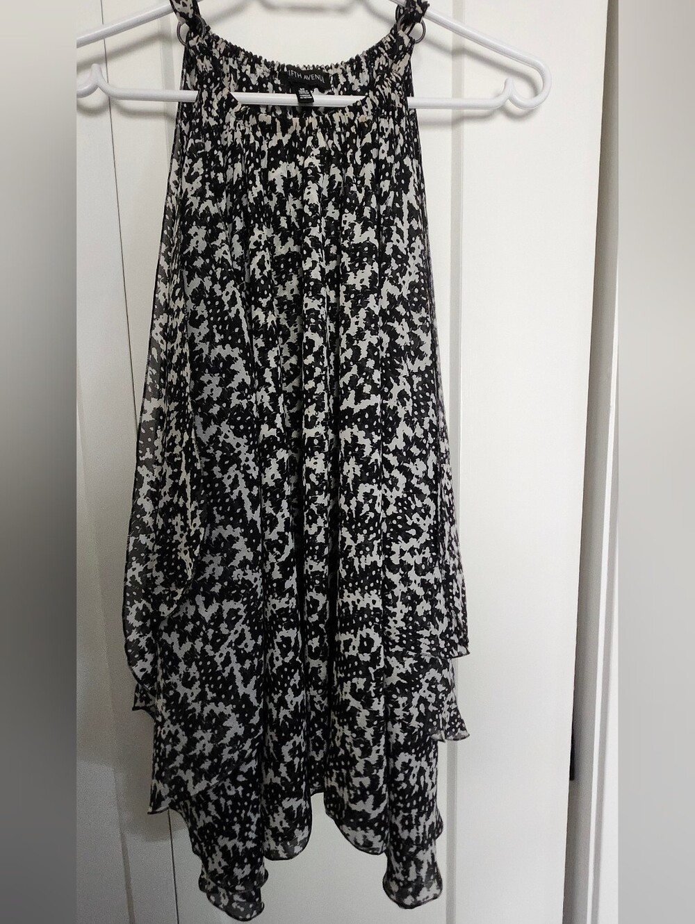 Saks Fifth Avenue Black & White Printed Sleeveless blouse
